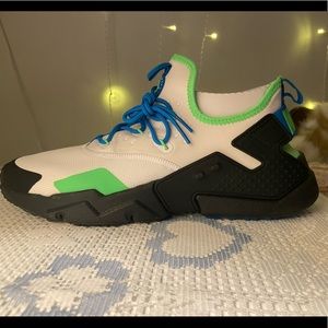 NIB Nike Air Huarache Drift